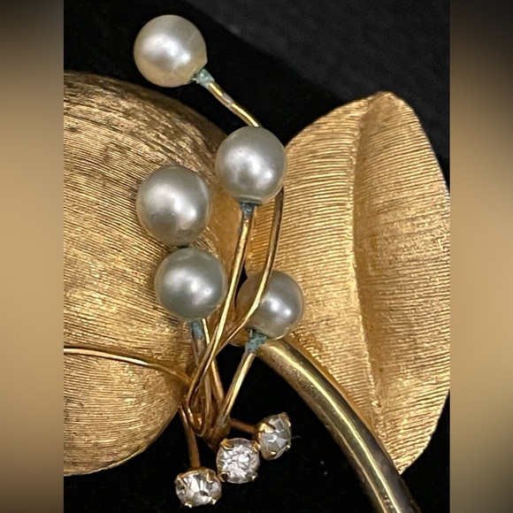 VINTAGE RICHELIEU GOLD TONE BROOCH/PIN APPLE WITH PEARLS & RHINESTONES! - Picture 9 of 9